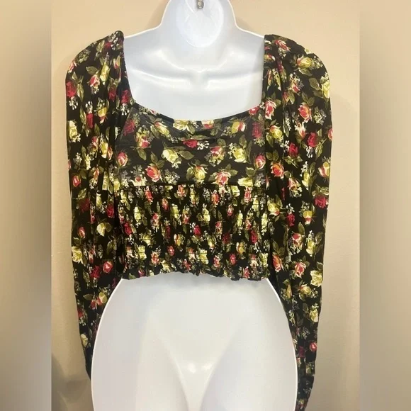 Urban Outfitters Cropped Floral Top Size Small - Picture 6 of 12